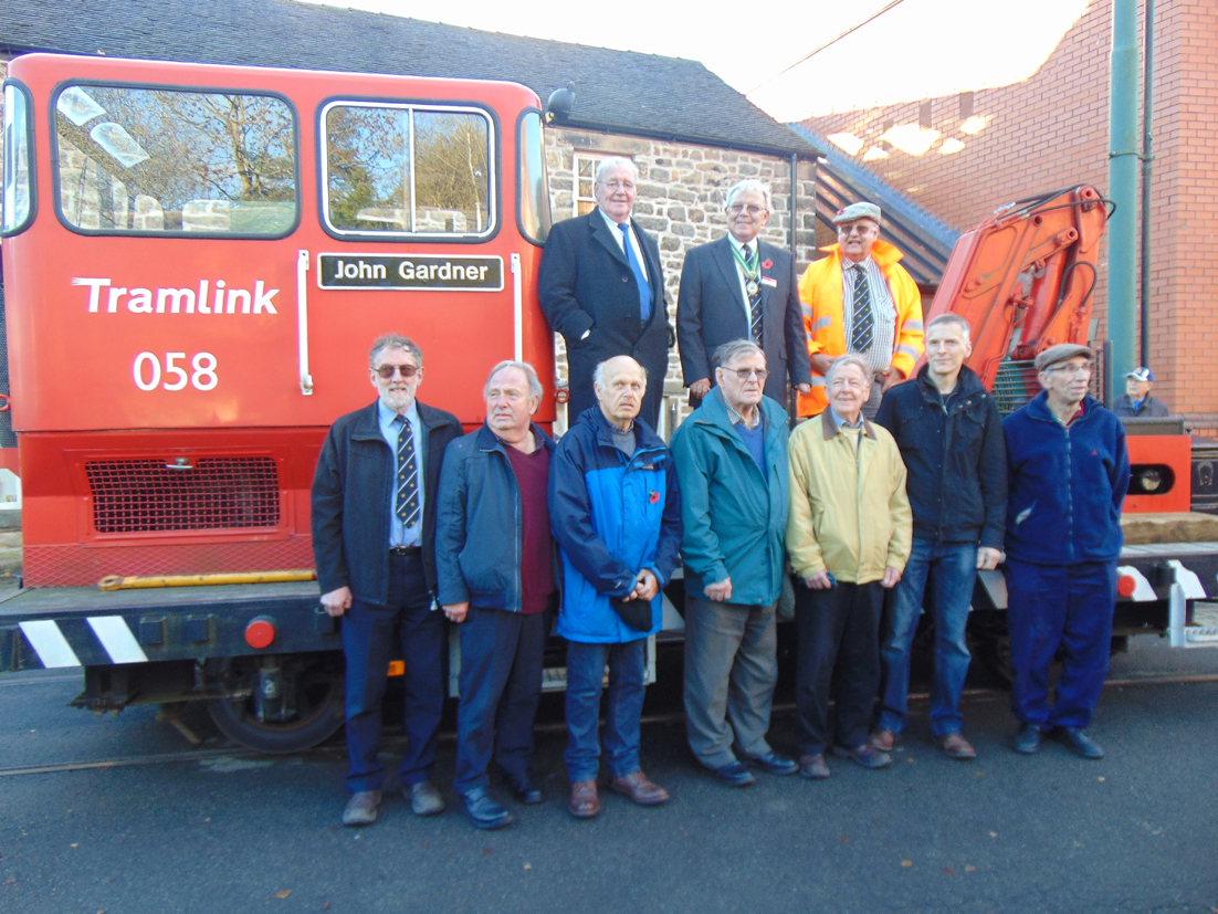 Rail mounted crane with admirers