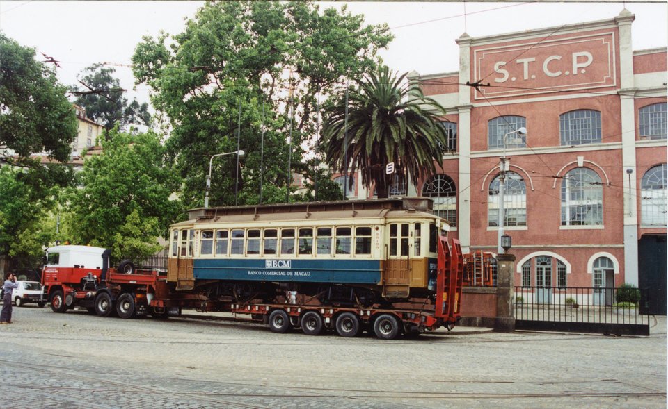 273 leaving its STCP depot in Porto for the final time. Photo courtesy of Crich TMS photo archive, August 1995.
