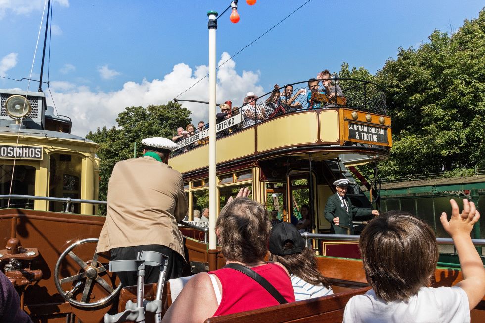 Families on trams