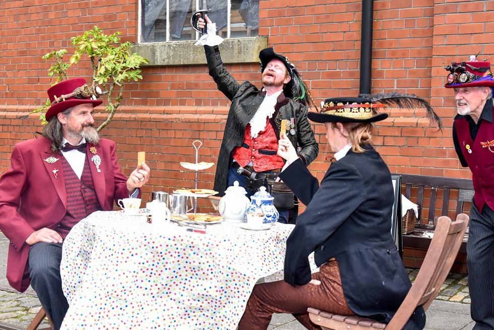 Tea-duelling -980px Tea-duelling