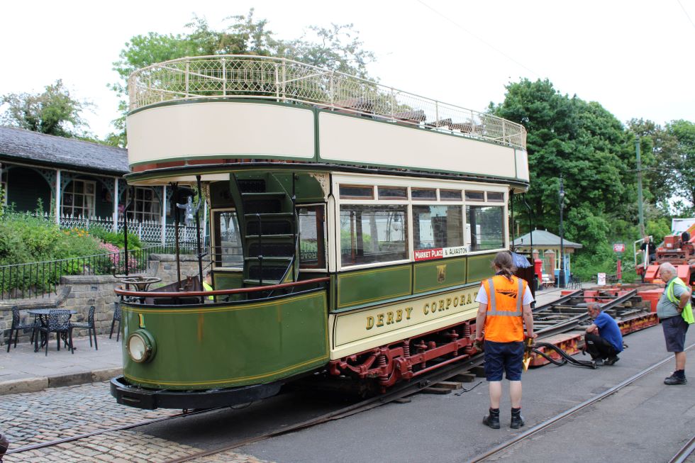 Derby 1 being loaded (980px) Derby 1 being loaded