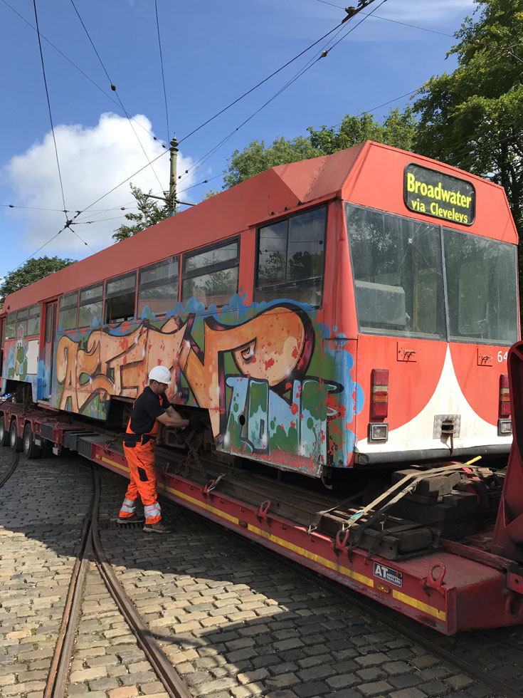 Unloading Blackpool 645 (2)