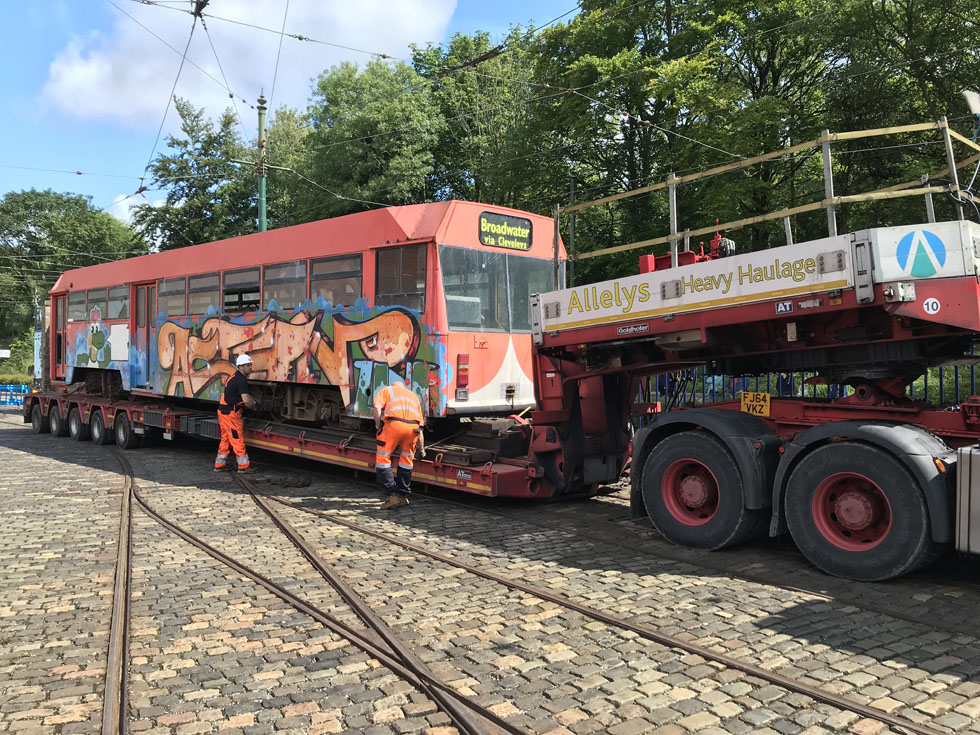 Unloading Blackpool 645 