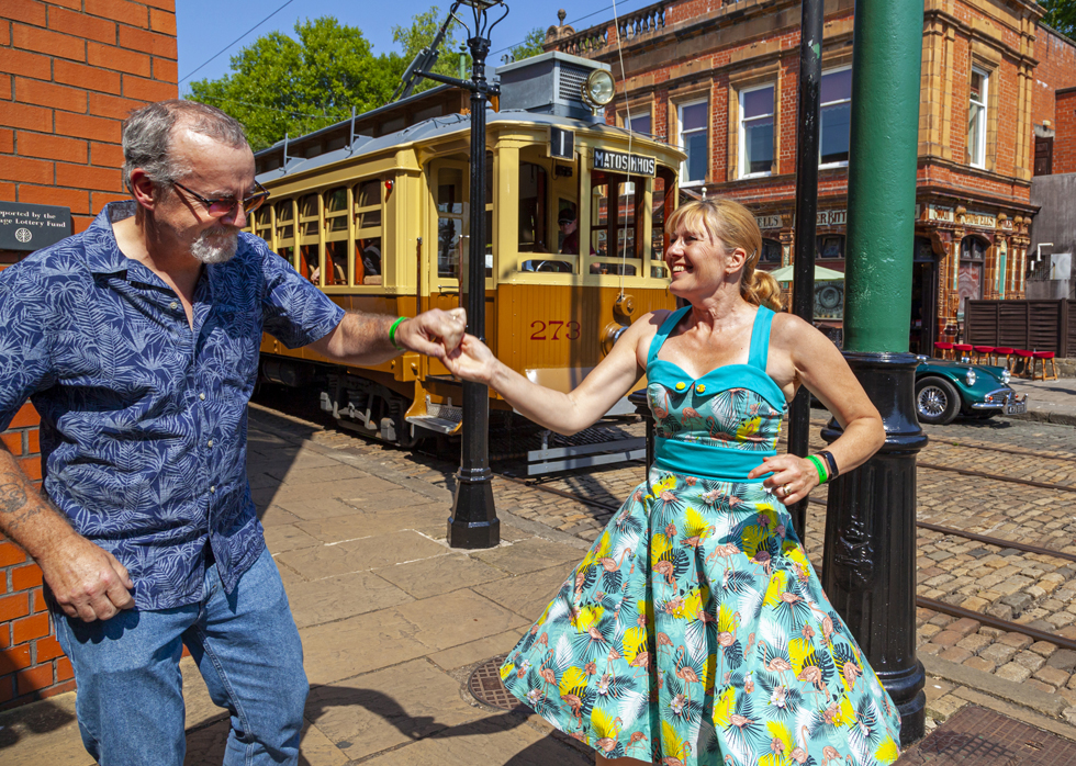 Dancing and tram