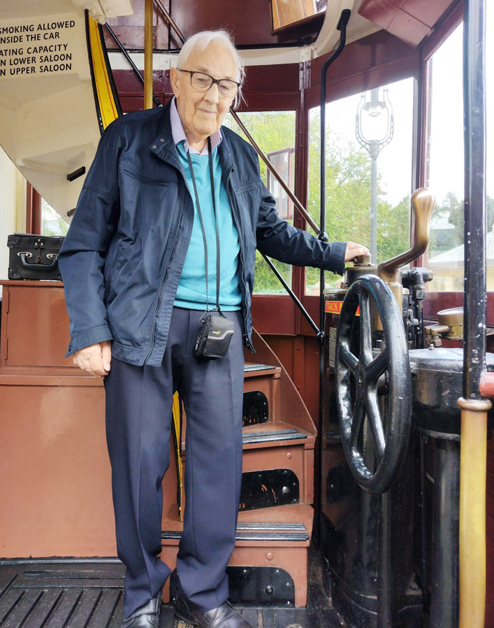 Dennis Roberts at the controls of Leeds 399 (1) 